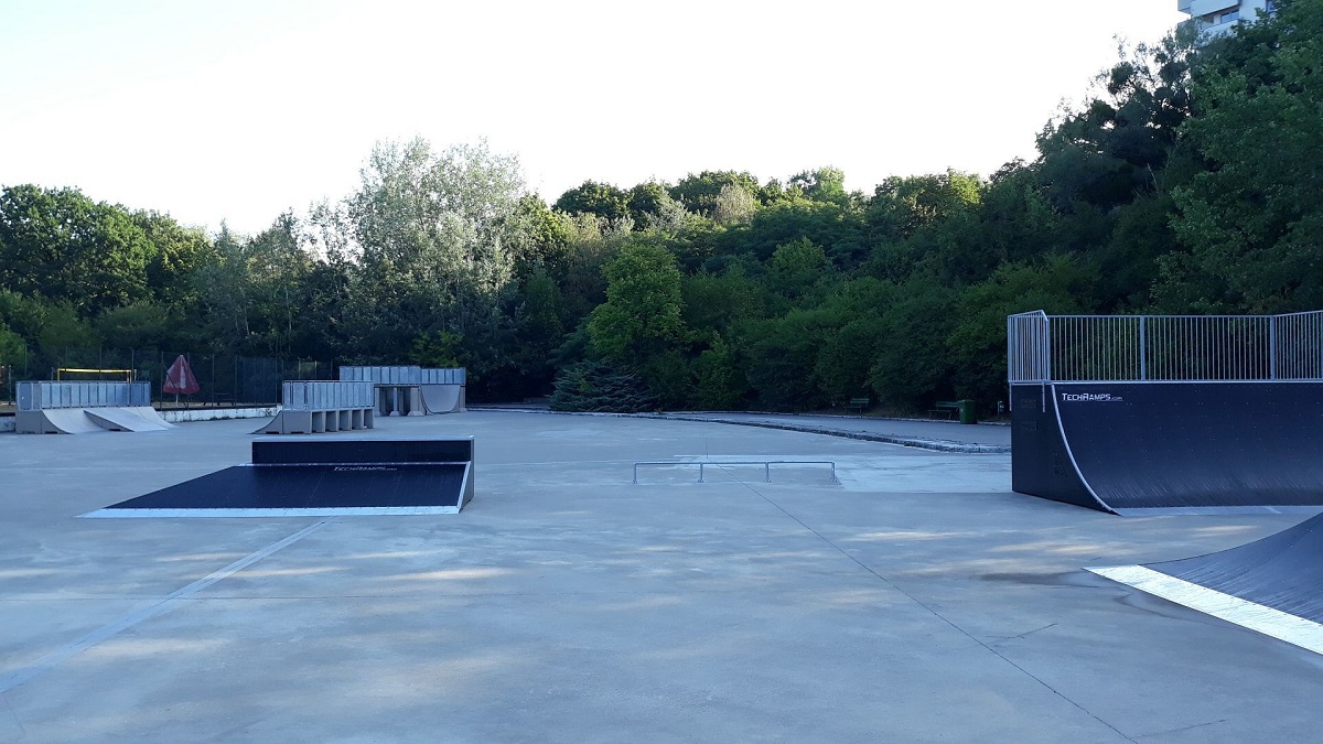 odkryty obiekt skatepark