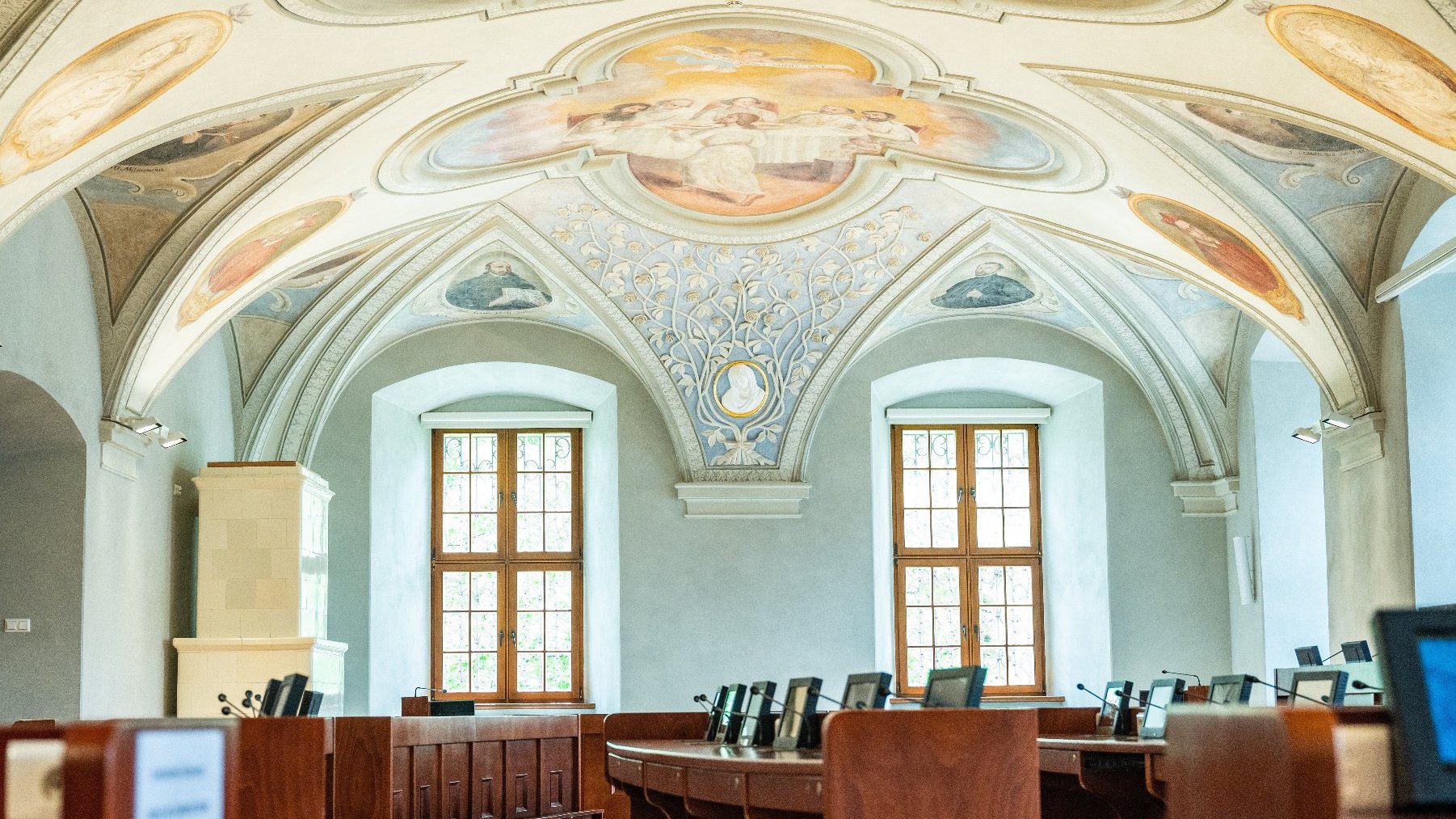 Zdjęcie ukazuje salę sesyjną Rady Miasta Poznania.