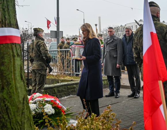 Zdjęcie przedstawia przebieg uroczystości.