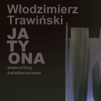 Na czarnym tle widnieje napis "Włodzimierz Trawiński, Ja, Ty, Ona anamorfozy światłocieniowe".