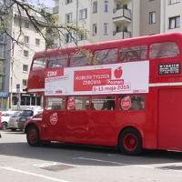 czerwony autobus
