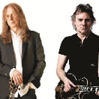 dwóch gitarzystów