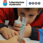 dziecko w laboratorium