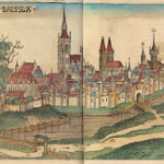 Grafika przedstawia drzeworytową ilustracją panoramy średniowiecznego miasta.