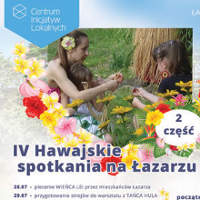 Dziewczęta na łące plotą wianki.
