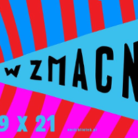 Plakat różnej wielkości napisy na kolorowym tle.