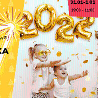 Roześmiane dzieci. Nad nimi: 2022.