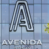 Logo Avenidy: A na fasadzie Galerii