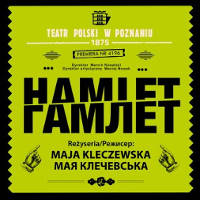 Baner Teatru Polskiego, na zielonym tle czarne napisy, z informacjami w języku polskim i ukraińskim o spektaklu Hamlet w reżyseri Maji Kleczewskiej. Dodatkowe elementy ozdobne.