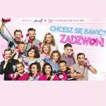 Na zdjęciu dziewięć postaci i napis szalone nożyczki.