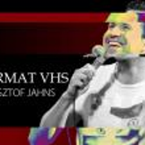 Zdjęcie artysty i nazwa wydarzenia.