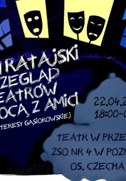 Informacje o wydarzeniu. W tle widoczne domy, a w oknach znajdują się maski teatralne.