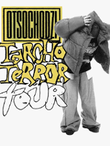 Baner promujący wydarzenie. Nazwa wydarzenia i zdjęcie zrtysty zakrywającego się kurtką.