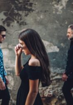 Baner promujący wydarzenie. Nazwa wydarzenia i zdjęcie artystów. Fot. Jakub Nowotyński.