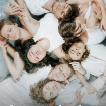 Baner promujący wydarzenie. Nazwa wydarzenia i zdjęcie artystów.