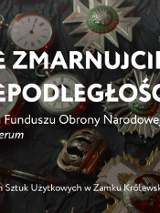 Baner promujący wydarzenie. Nazwa wydarzenia i data. Leżące ordery i zegarki kieszonkowe.