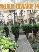 Baner promujący wydarzenie. Nazwa wydarzenia i data. w Tye zdjęcie dziedzińca PTPN na którym widnieje pomnik Adama Mizkiewicza w otoczeniu zieleni krzewów i kwiatów.