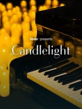 Baner promujący wydarzenie. Nazwa wydarzenia. W tle fortepian i świece.