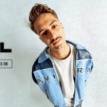 Baner promujący wydarzenie. Nazwa wydarzenia, data i zdjęcie Artysty.