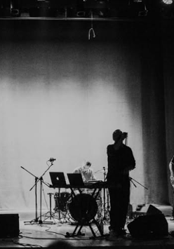 Baner promujący wydarzenie. Nazwa wydarzeania i zdjęcie osób artystycznych.