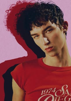 Baner z nazwą wydarzenia. Zdjęcie osoby artystycznej.