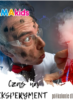 Zdziwiony naukowiec z sadzą na twarzy patrzy na wynik eksperymentu."Amakids. Czas na eksperyment. Półkolonie dla dzieci".