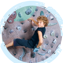 Dziecko na ściance spinaczkowej