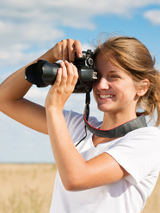 Dziewczyna z aparatem fotograficznym