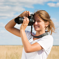 Dziewczyna z aparatem fotograficznym