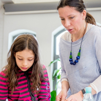 dziewczynka i kobieta - prace plastyczne