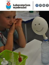eksperyment z plastikową butelką i balonem