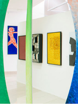 Ekspozycja sztuki współczesnej.