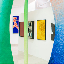 Ekspozycja sztuki współczesnej.