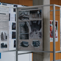 Fotografia wystawy zrobiona przez Adriana Wykrotę.