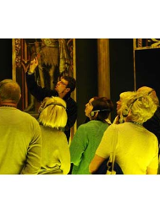 seniorzy zwiedzają wystawę, fot. Ł. Gdak