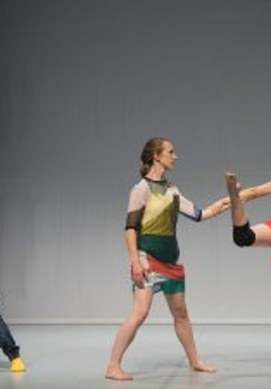foto: Hugo Glendinning (Megan Armishaw i Mickaella Dantas w spektaklu "Face in")