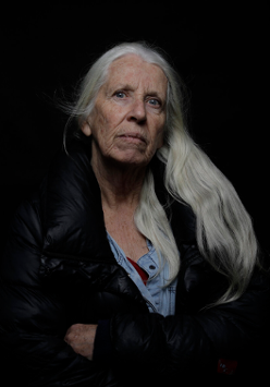 Fotografia kobiety - jedna z praz na wystawie.