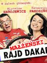 Na grafice, na żółtym tle zdjęcie mężczyzny i kobiety trzymających tablicę rejestracyjną z napisem Rajd Dakar.