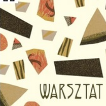 Grafika promująca wydarzenie. Rozproszone różnokolorowe kształty - powiększone fragmenty prac prezentowanych na wystawie - na kremowym tle. W prawym dolnym rogu ciemnozielony napis "WARSZTAT".