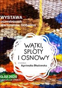 Tło, a zarazem główną część grafiki stanowi fotografia tkaniny w wielobarwne, wielokształtne plamy o różnorodnej fakturze. Na zdjęcie nałożone białe koło, w środku czarny napis: "WATKI, SPLOTY I OSNOWY, prowadząca: Agnieszka Błędowska". W lewym górnym rogu biały napis: "WYSTAWA uczestniczek Warsztatów Gobelinów". W lewym dolnym rogu: "5-23.02.2025, Laboratorium CK ZAMEK".