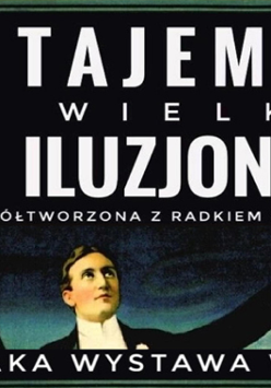 Plakat, reklamujący wystwę Tajemnice Wielkich Iluzjonistów w Muzeum Iluzji, Nauki i Sztuki. Na czarny tle napisy, które informują o wydarzeniu, pod nimi rysunek iluzjonisty.