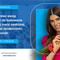 Grafika zapraszająca do zapisów na szkolenie Jak wykorzystać swoją kreatywność do budowania autentycznej marki osobistej, by przyciągać społeczność, która ufa i kupuje. Na zdjęciu trenerka Kasia Kowalczyk w różowym ubraniu.