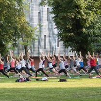 joga w parku Starego Browaru fot. J. Wittchen