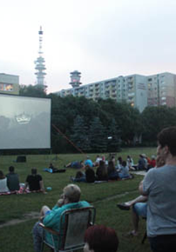 kino plenerowe między blokami