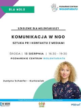 Plakat informujący o warsztatach: Komunikacja w NGO: Sztuka PR i Kontaktu z Mediami. Na plakacie zdjęcie prowadzącej oraz informacje o wydarzeniu.