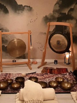 Koncert relaksacyjny misy i gongów w studio Gramis