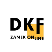 DKF ZAMEK. Białe tło, a na nim czarne litery "DKF ZAMEK" oraz żółty kwadrat nachodzący na litery "K" i "F". U spodu kwadratu złamany napis "online": "on" znajduje się powyżej dolnej krawędzi kwadratu, "line" osadzone jest na środku linii krawędzi.