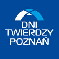 Na niebieskim tle logo Dni Twierdzy Poznań.