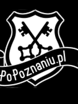 Tarcza herbowa z wpisanymi dwoma kluczami. Przed tarczą szarfa z napisem "PoPoznaniu.pl".