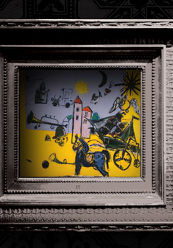 Na czarnym tle obraz w srebrnej ramie. Jest to jedna z prac Piotrowicza - zamiennie z logo galerii.